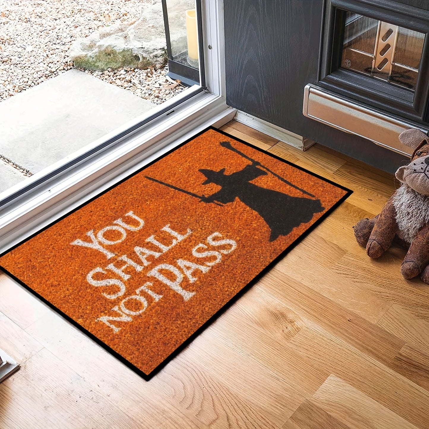 Welcome guests to your home with the 1-piece Non-slip Floral Welcome Door Mat. This versatile mat is perfect for both outdoor and indoor use, and can be easily cleaned in the washing machine. Suitable for various rooms in the house, including the family