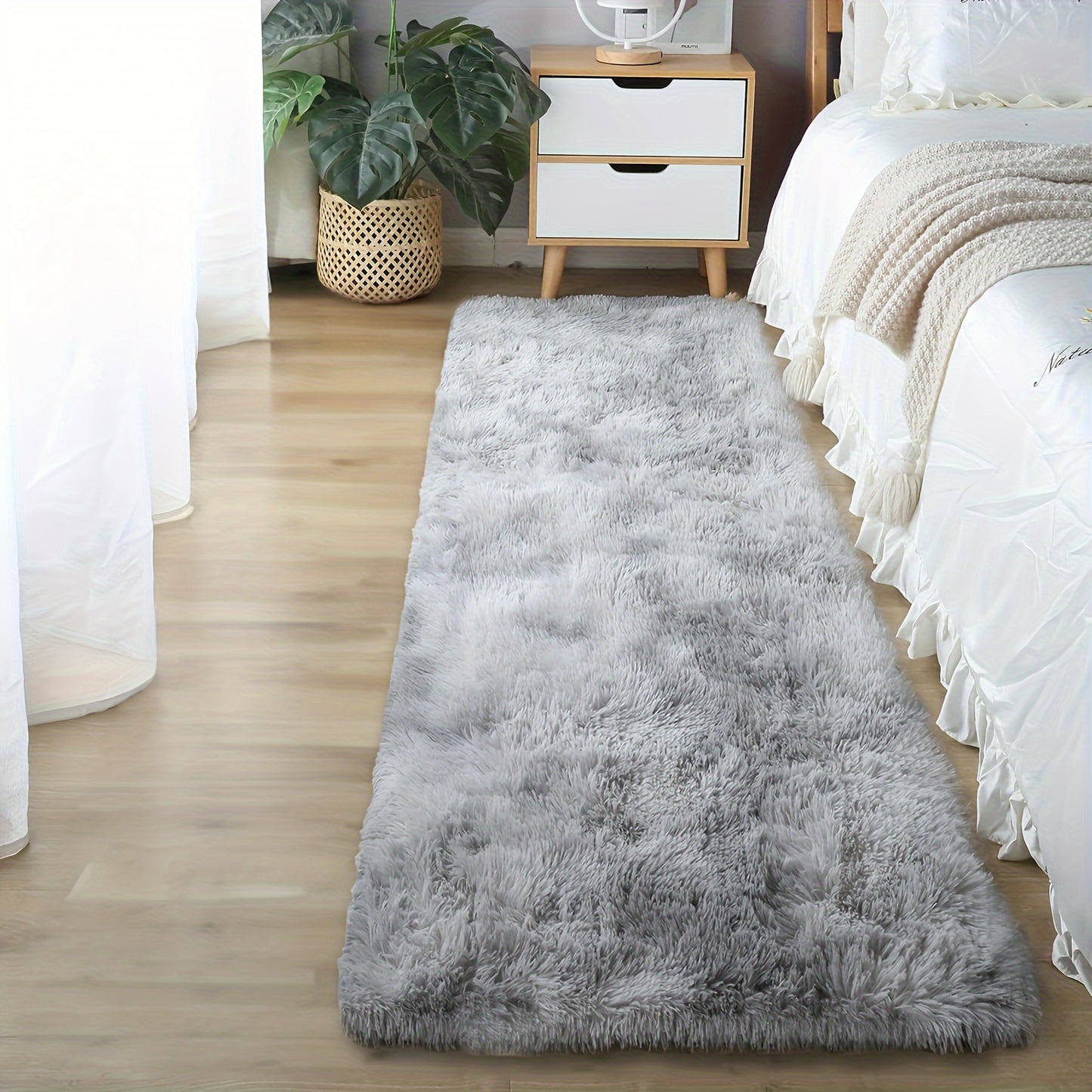 Soft plush drum carpet suitable for home decoration, dormitories, bedrooms, and living rooms; pet-friendly.