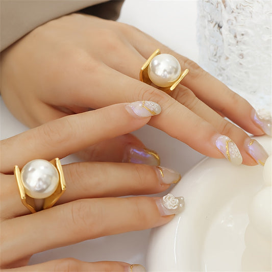 A fashionable geometric ring for women, blending European and American styles, favored by trendsetters.