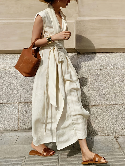 Elegant brown linen tunic dress with pockets and waist tie for spring/summer. Perfect for vacation style and casual attire.