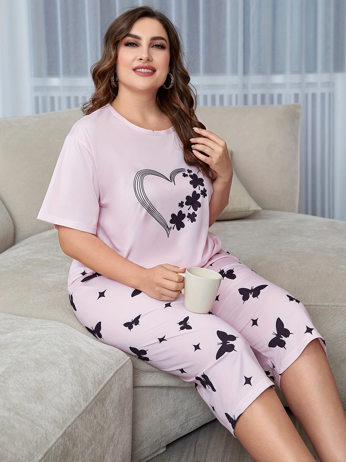 2-piece set of short sleeve pajamas with seven-eighth pants in large size for Fat mm, featuring a Love Butterfly design.