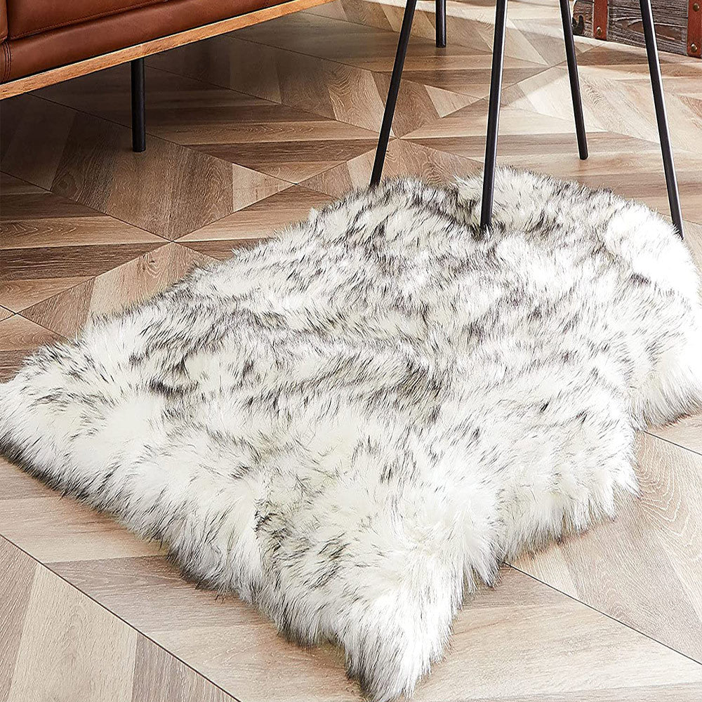 Luxurious Plush Sheepskin Rug for Bedroom and Living Room - Soft and Cozy Faux Fur Floor Covering, 1 Piece