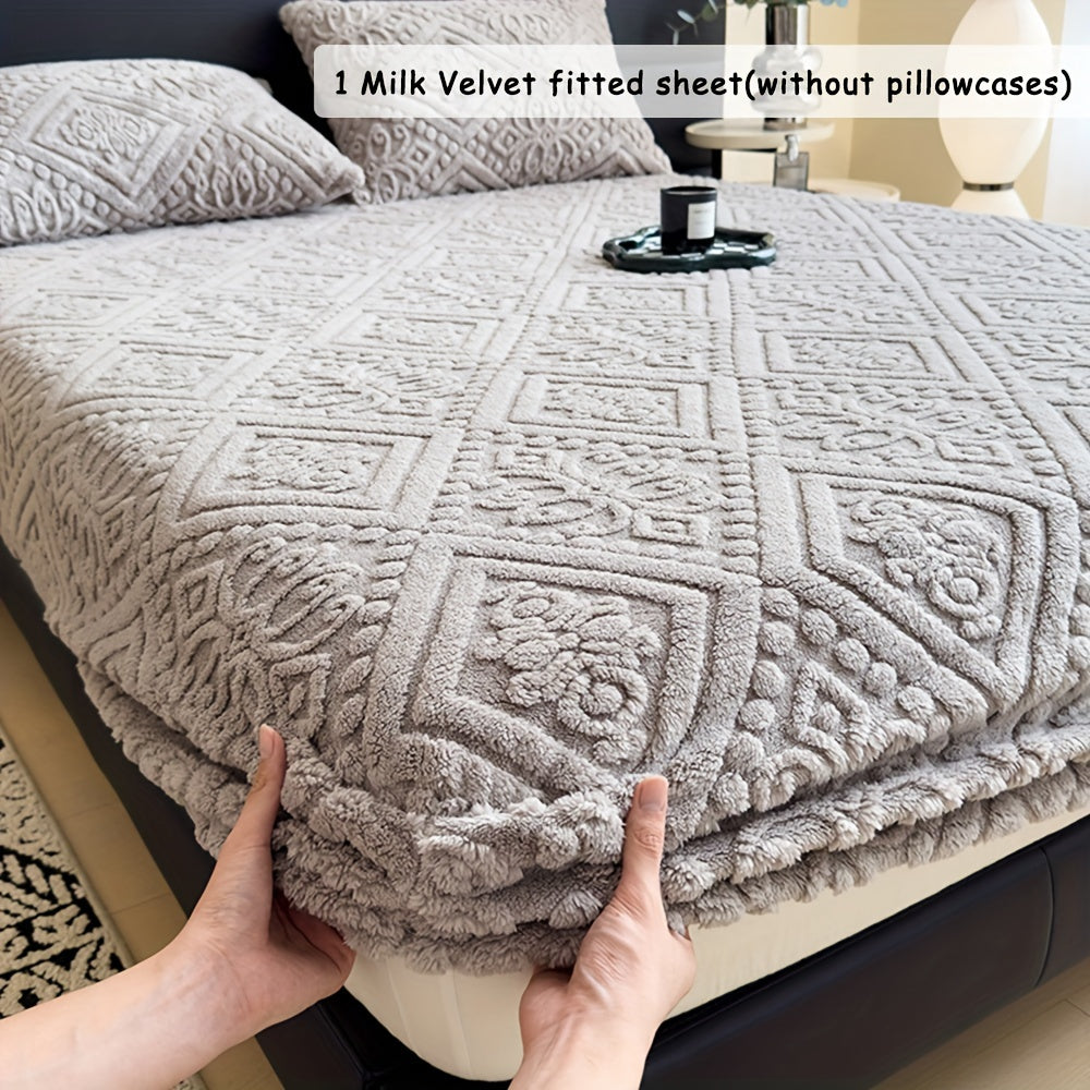 Experience luxury with our single-sided velvet fitted sheet protector. Made with ultra-soft, breathable material that is noise-free, waterproof, and urine-resistant, it offers all-season comfort with an adjustable 30-34cm deep pocket design. Machine