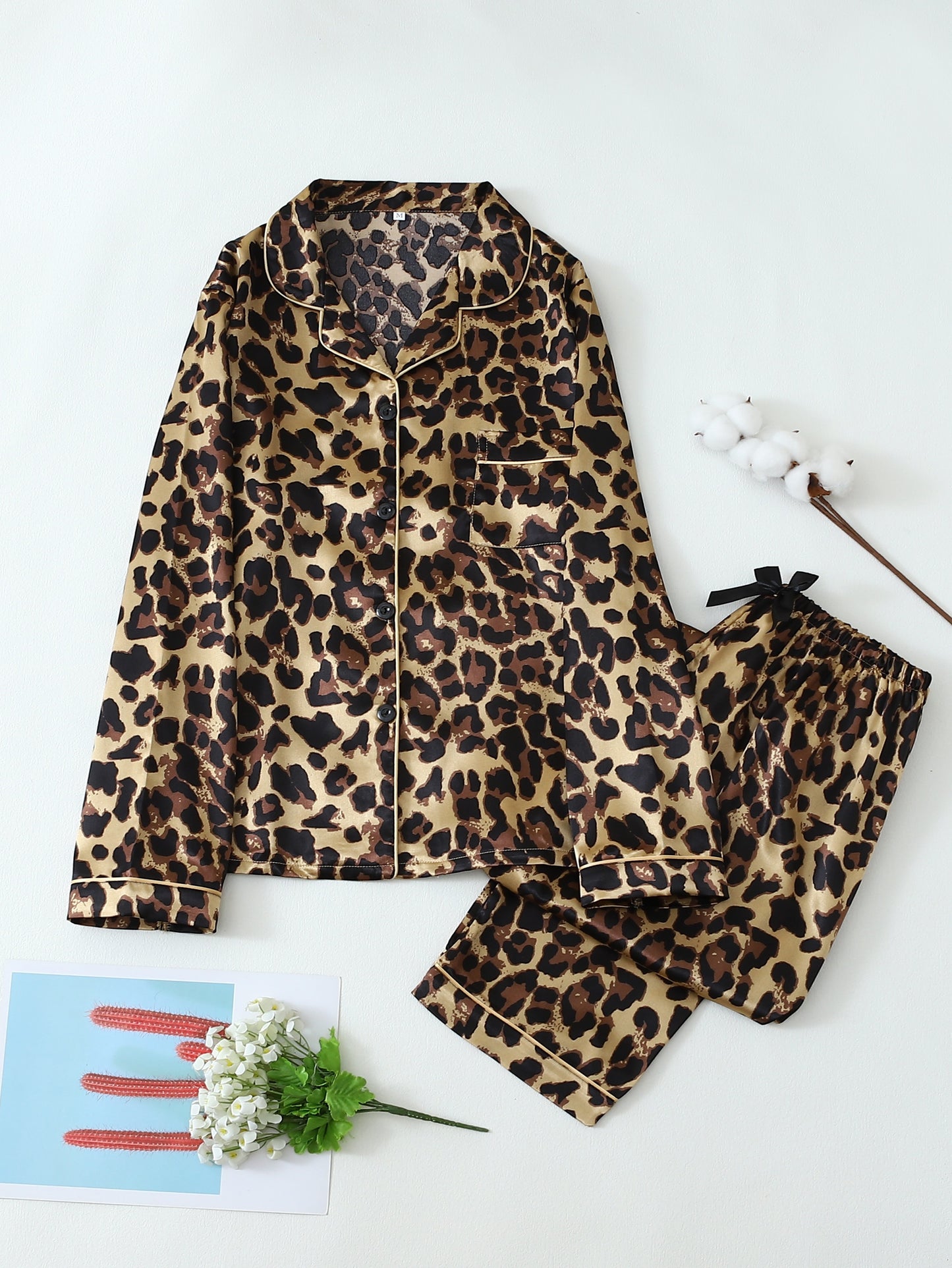 Leopard print pajama set for teenage girls, loose-fitting with long sleeves and lapel tops, soft and comfortable for year-round wear.