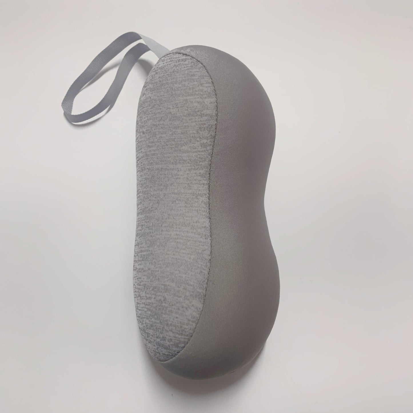 Mini neck pillow with portable Tsutsu U-shaped design, perfect for adults to use while traveling, sleeping, or working in the office.