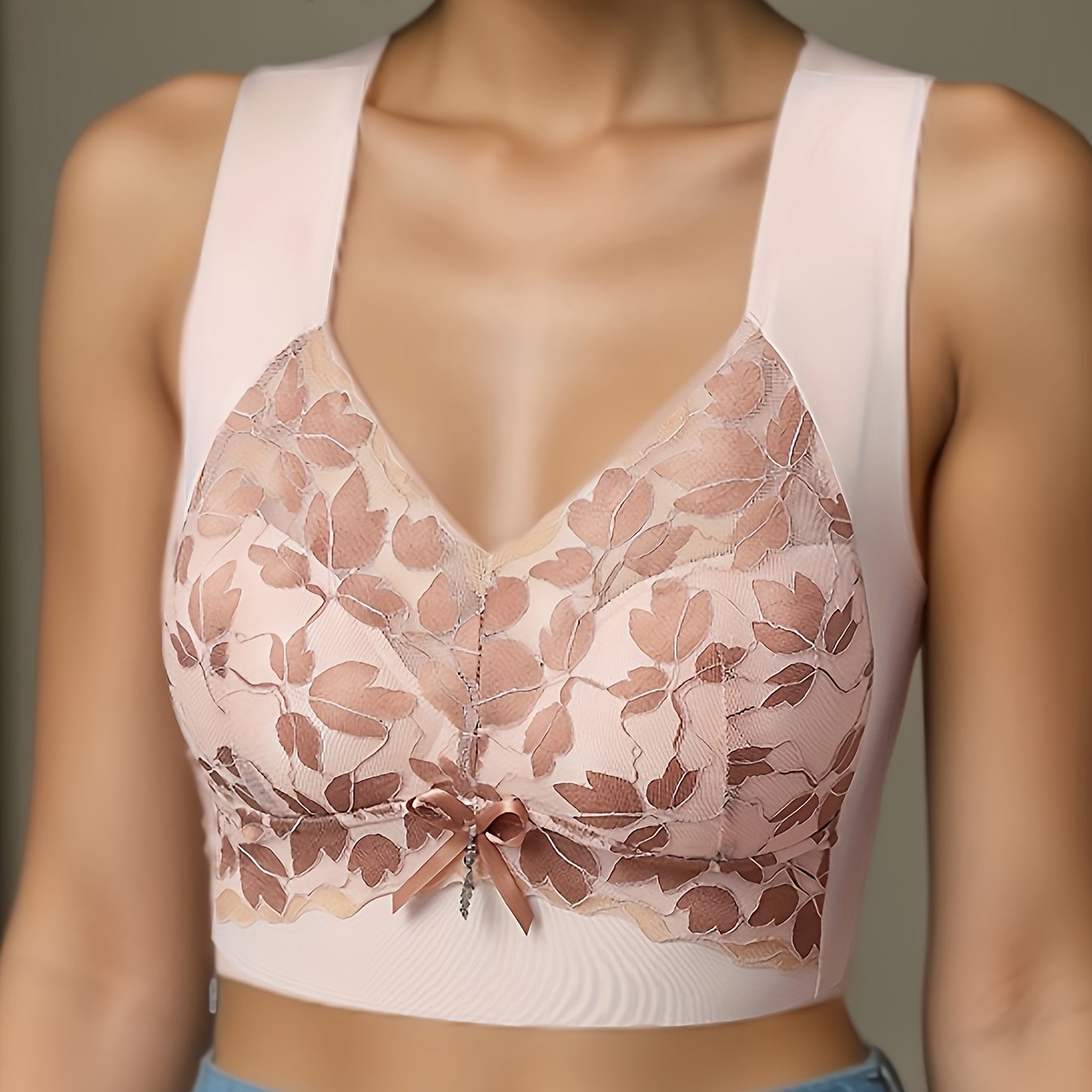 Polyamide and elastane bra with medium support, non-removable padding, plant pattern, contrast lace detail, wireless, scoop neck, and u-back design for spring/summer.