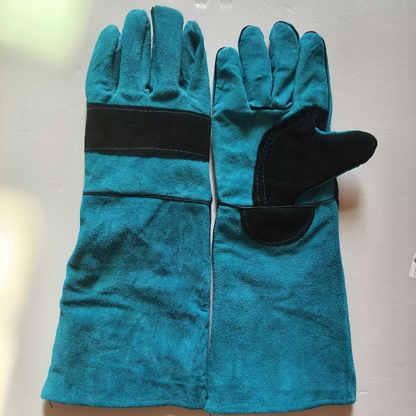 Anti-bite scratch resistant gloves for handling animals, bathing, grooming, and outdoor use.