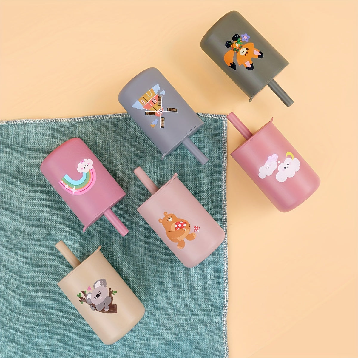 The TYRY.HU Customizable Silicone Baby Training Cups with Straw, Lid, and Handle are a must-have for parents of young children. Made with BPA-free, break-resistant materials, this reusable sippy cup set is machine washable and ideal for children aged 0-3