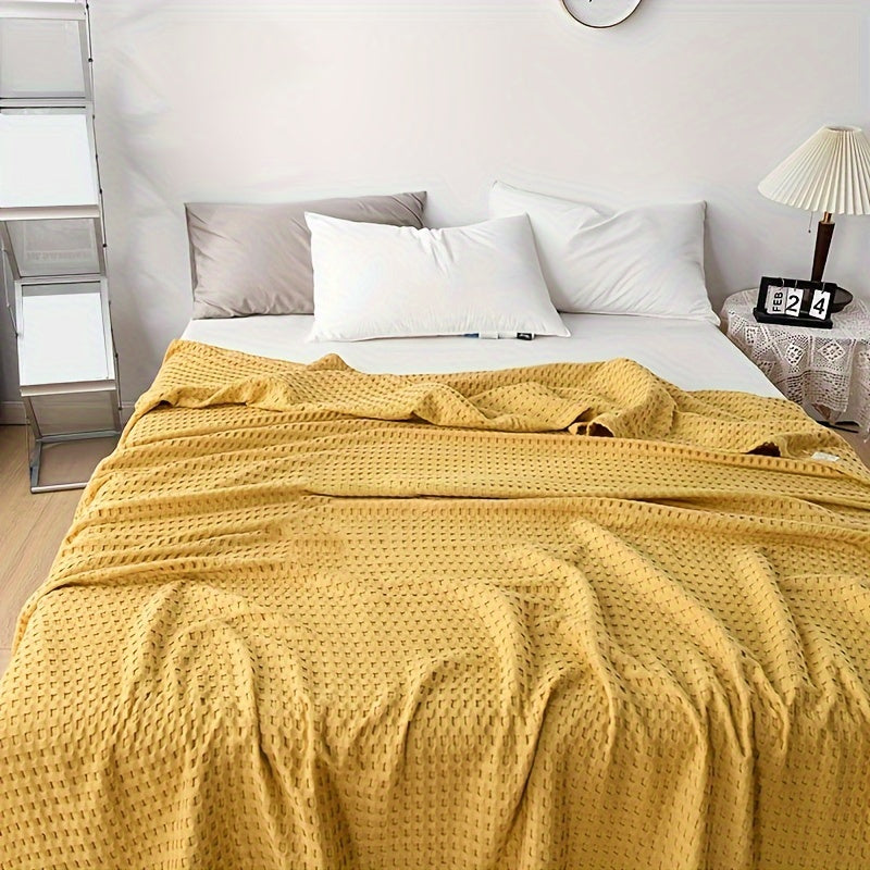 A versatile pure cotton gauze blanket with multiple layers in a waffle style design. Can be used as bed sheets, lunch break blanket, air-conditioning blanket, car blanket, summer cooling quilt, and more. Machine washable with no deformation or pilling. A