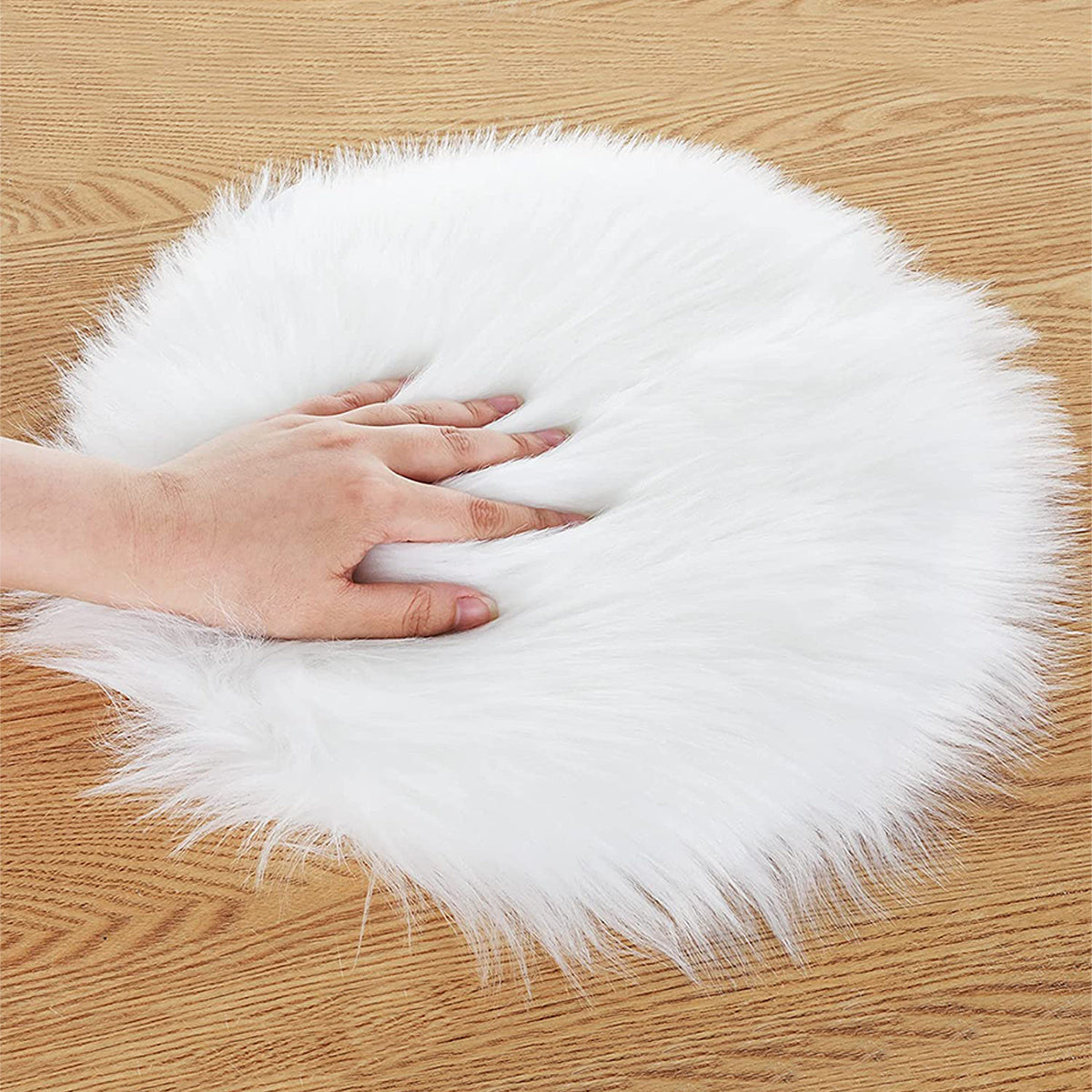 Soft and cozy faux fur chair cover, ideal for adding a touch of luxury to your living room or bedroom décor.