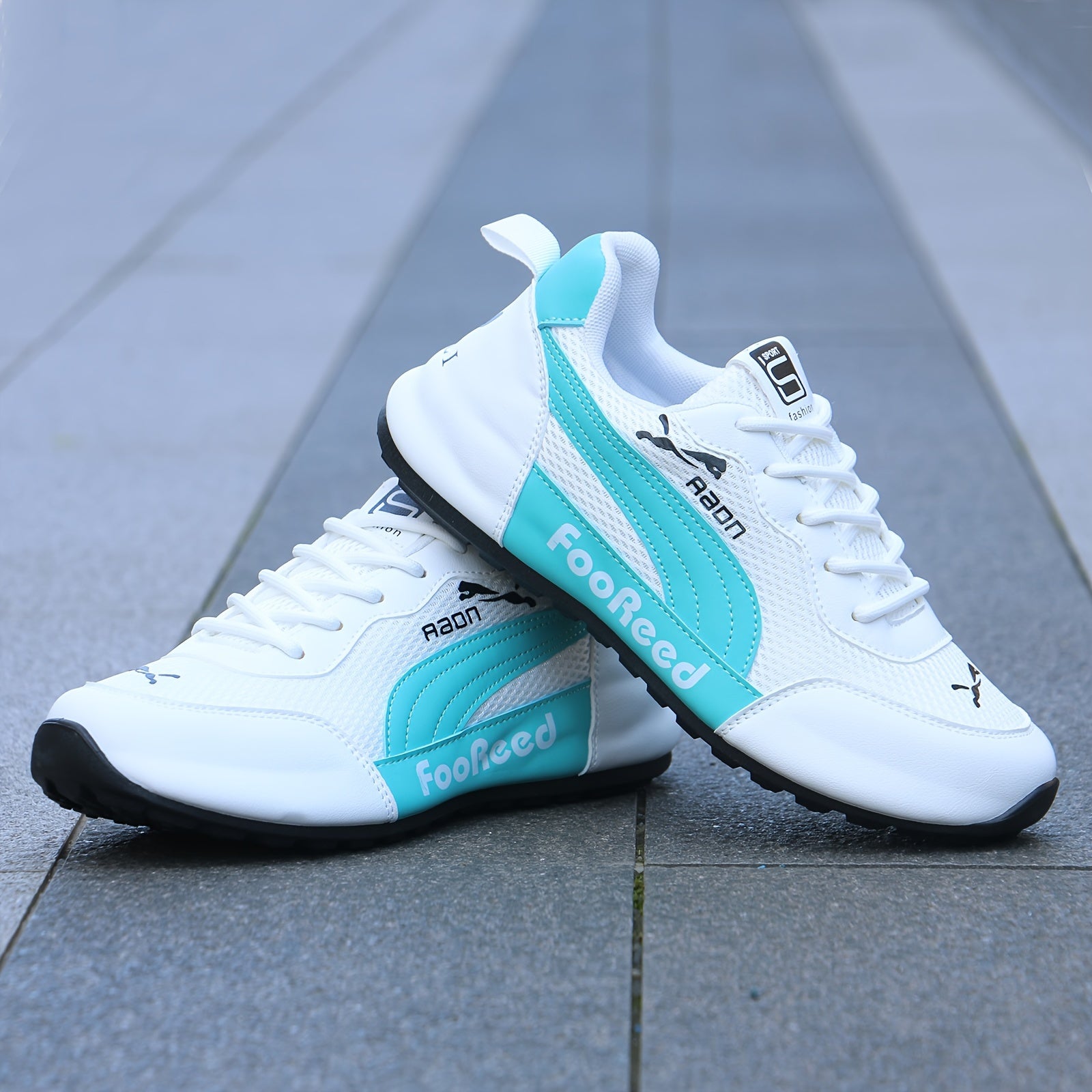 Breathable mesh running shoes for women, ideal for summer sports and casual wear. Suitable for both men and women. Features a comfortable soft sole.