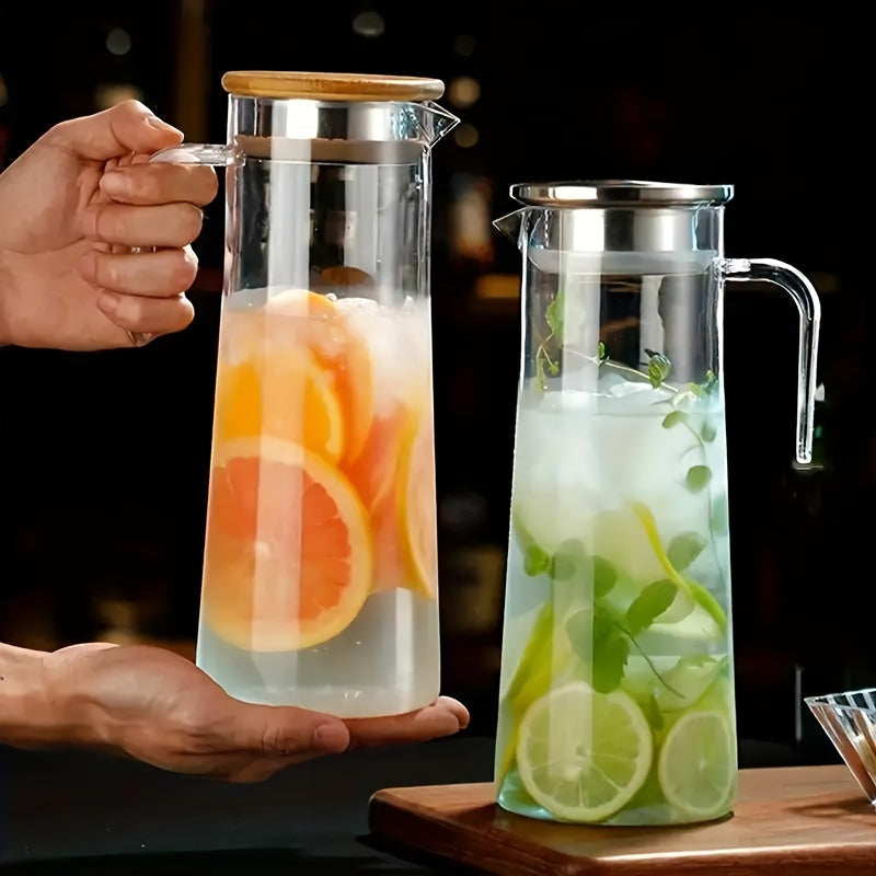 Heat-resistant PC water pitcher with lid and handle, suitable for hot and cold beverages, cold brew, iced tea, and juice. A must-have accessory for your kitchen and dining needs.