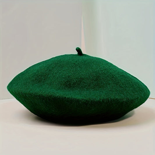 A stylish Y2K-inspired beret in a solid color, perfect for both men and women. This versatile and fashionable accessory is warm, breathable, and suitable for daily outdoor wear. It makes an ideal gift choice.