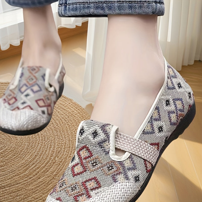 Women's breathable linen slip-on loafers with non-slip rubber sole, perfect for summer casual wear. Comfortable fit.