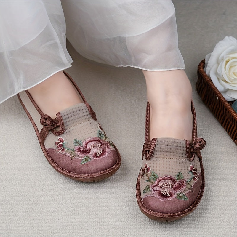 Women's flat shoes with a flower pattern, casual ethnic style, lightweight and comfortable slip-ons.