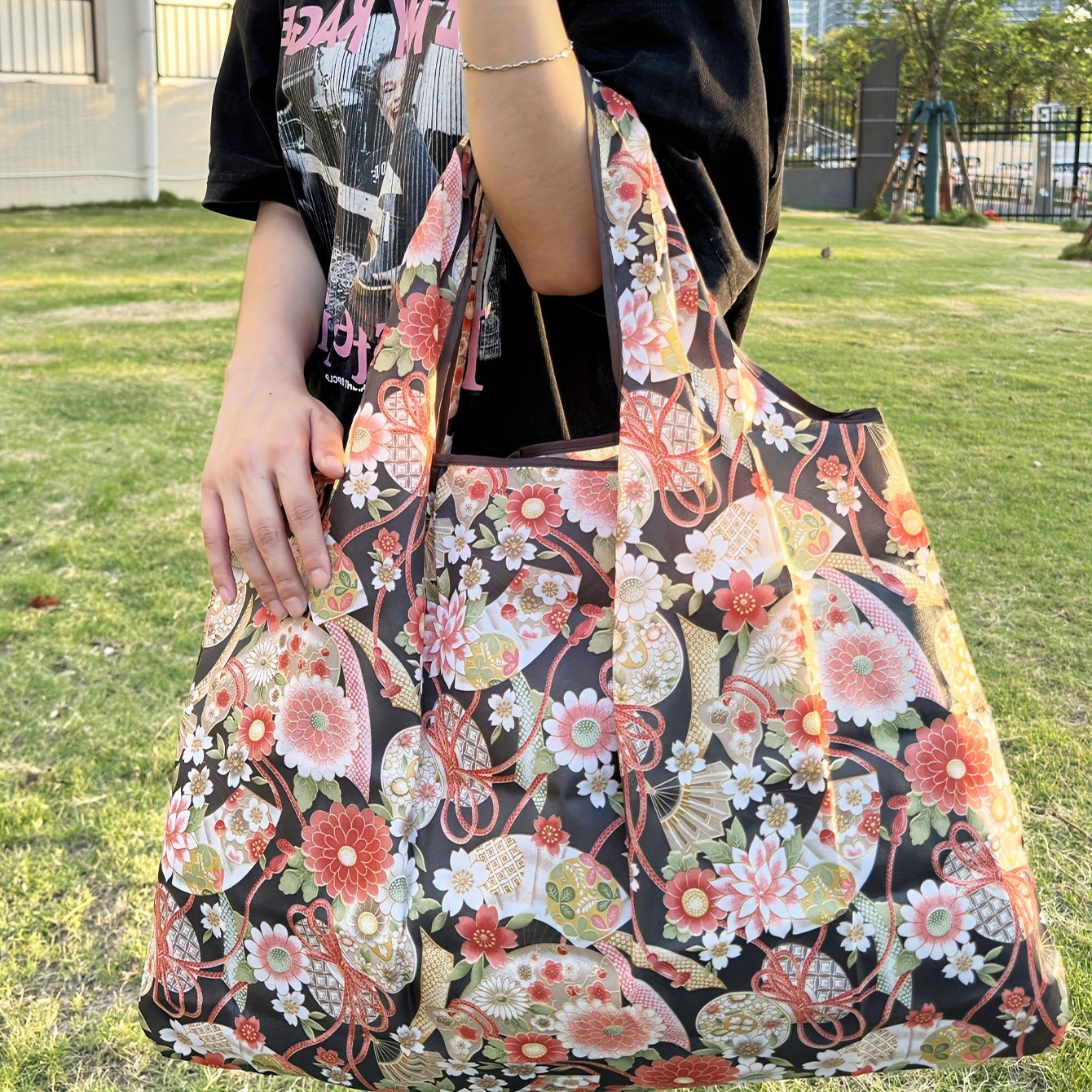 Spacious Portable Shopping Bag with Cartoon Flower Pattern, Lightweight and Waterproof Large Tote Bag