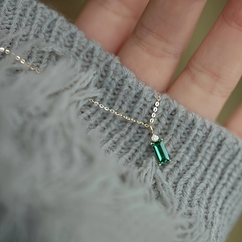 Stylish Emerald Green Princess Square Necklace made of 2.1g of high-quality 925 Sterling Silver featuring a dazzling Cubic Zirconia Pendant. This Elegant Clavicle Chain is ideal for everyday wear or as a thoughtful gift. Representing the August