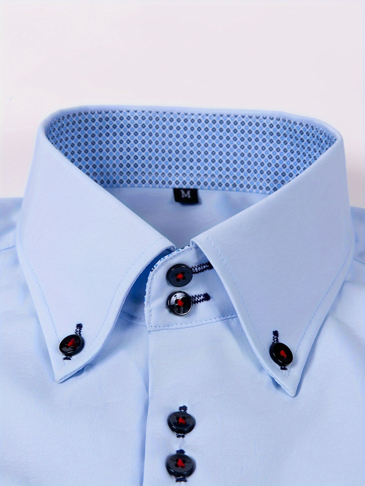 Sophisticated light blue men's dress shirt for formal occasions in spring and autumn, with double-breasted style and stretch for comfort. Made from a breathable polyester blend with a