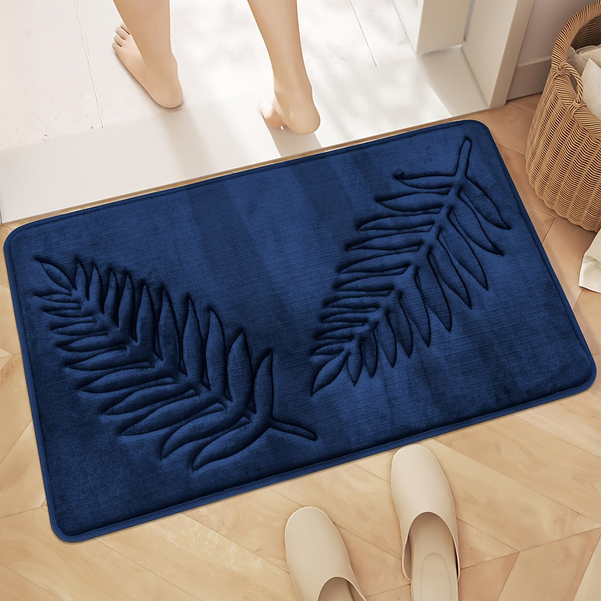 Set of bath rugs with a geometric leaf pattern, made of stain-resistant machine-made non-woven polyester with anti-slip backing. Each rug is 1.2cm thick and weighs 600g/㎡, making them ideal for use in the bathroom, living room, kitchen, or entrance.