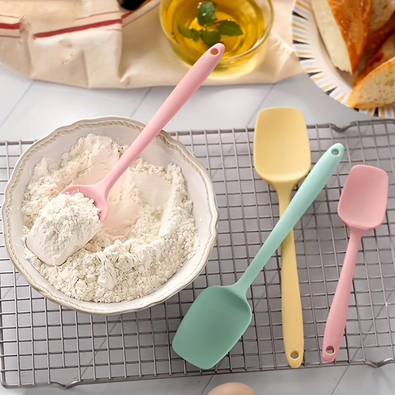 Set of 5-6 silicone spatulas, perfect for scraping cake cream and applying oil while baking. These tools are food-grade and also include a brush, making them essential kitchen gadgets and accessories.