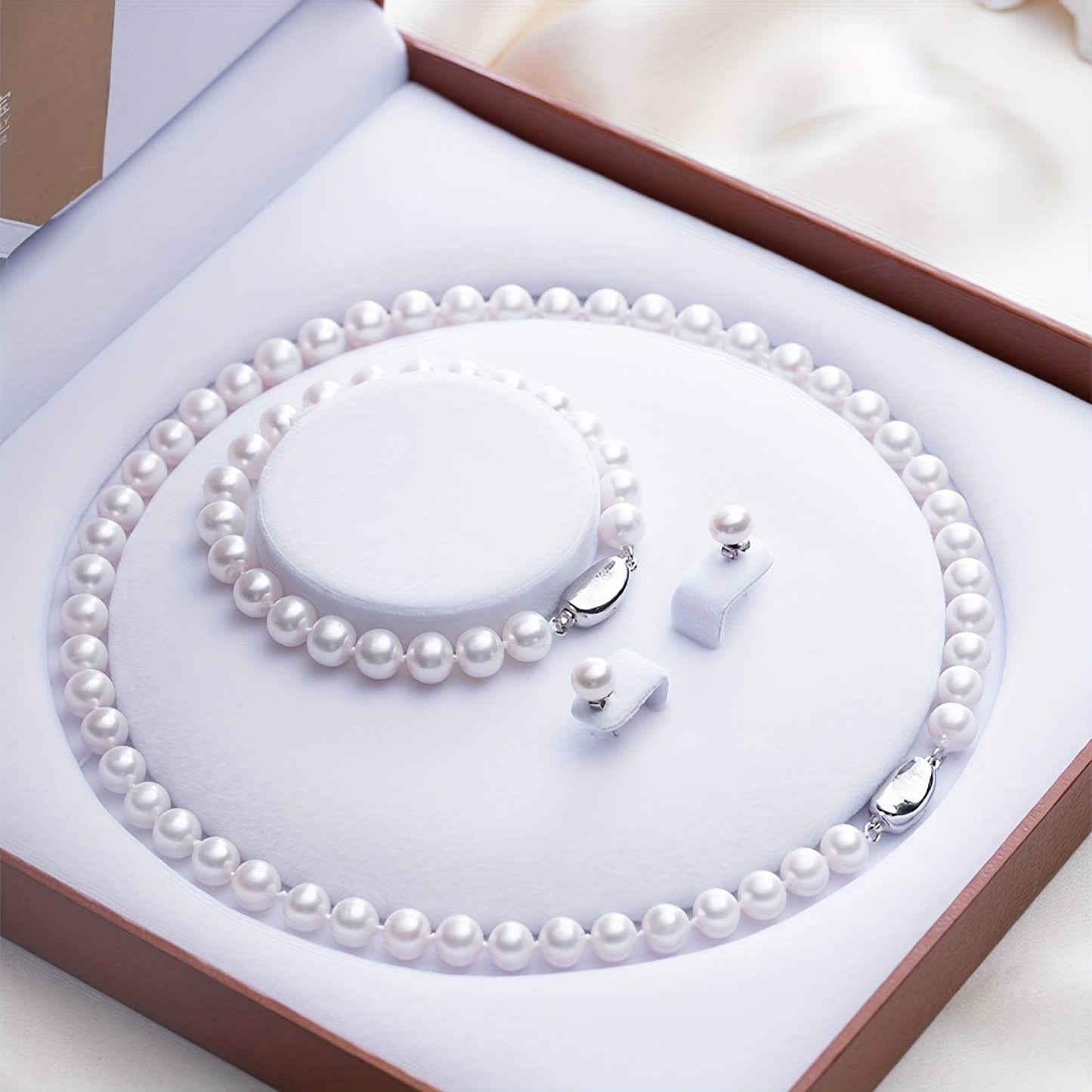 Set of 3 Elegant 925 Sterling Silver Freshwater Pearl Jewelry Pieces - Timeless Necklace, Bracelet, and Earrings with Faux Leather Gift Box, Ideal for Weddings, Valentine's Day, and Mother's Day - Suitable for All Seasons