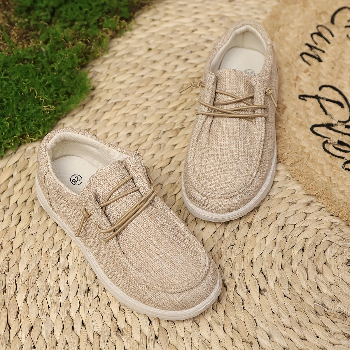 Breathable slip-on canvas sneakers with soft EVA sole and decorative stitching in gray fabric, ideal for all seasons and casual attire.