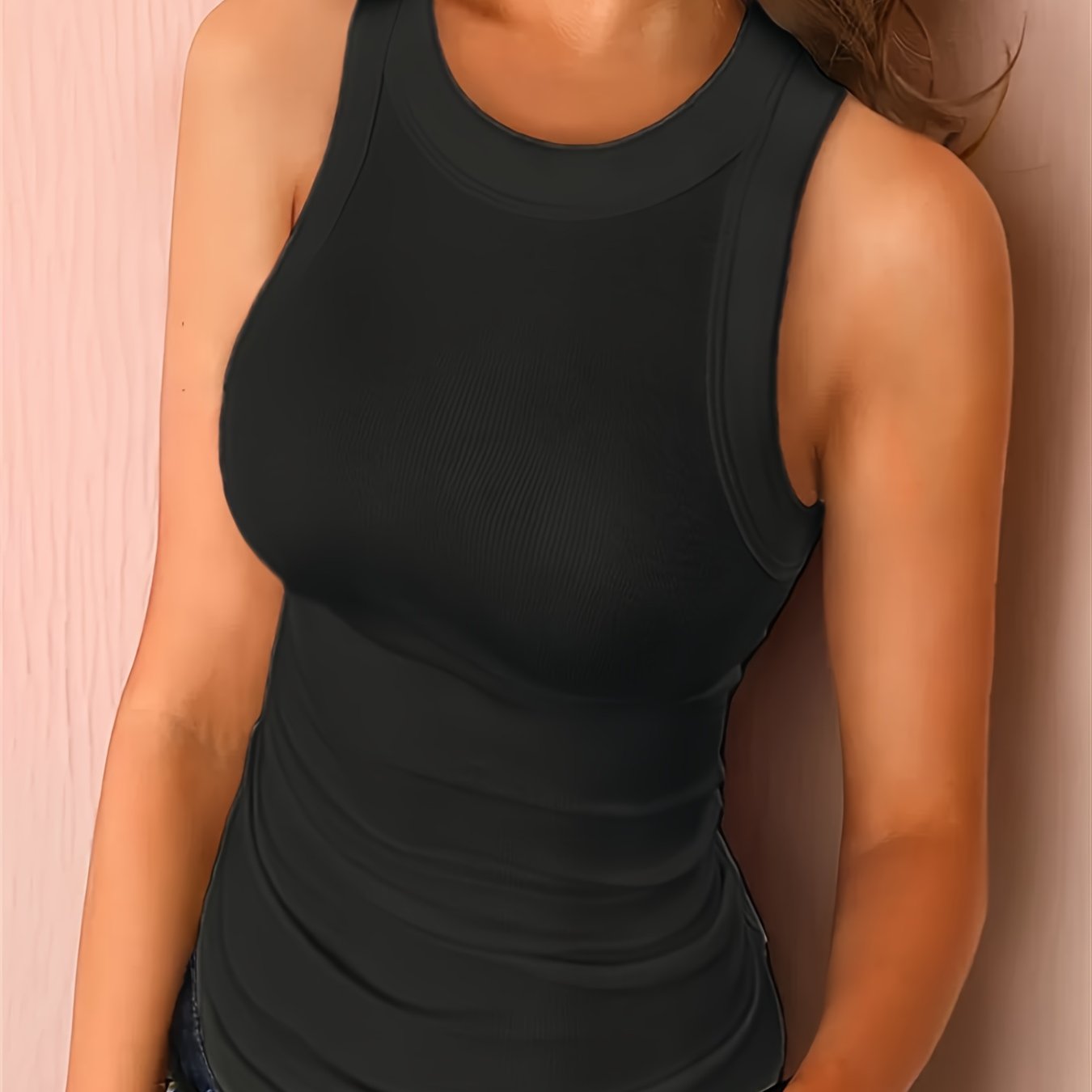 Thread Women's seamless tank top is a versatile slim-fit top for all seasons, featuring a colorful round neck and wide shoulder straps that can be worn alone or layered under other tops.