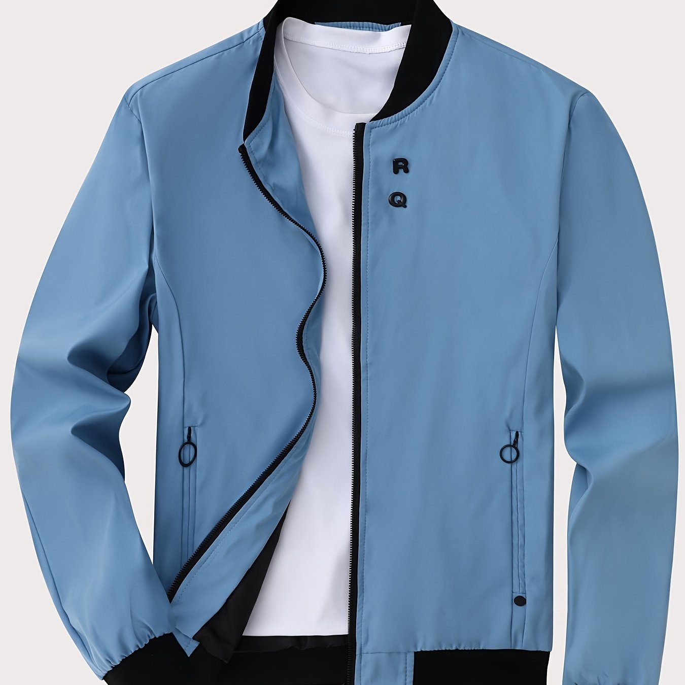 Solid color polyester jacket with zipper, stand collar, pockets, regular fit, and long sleeves. Suitable for all seasons with 100% polyester lining and 125g/m² fabric weight.