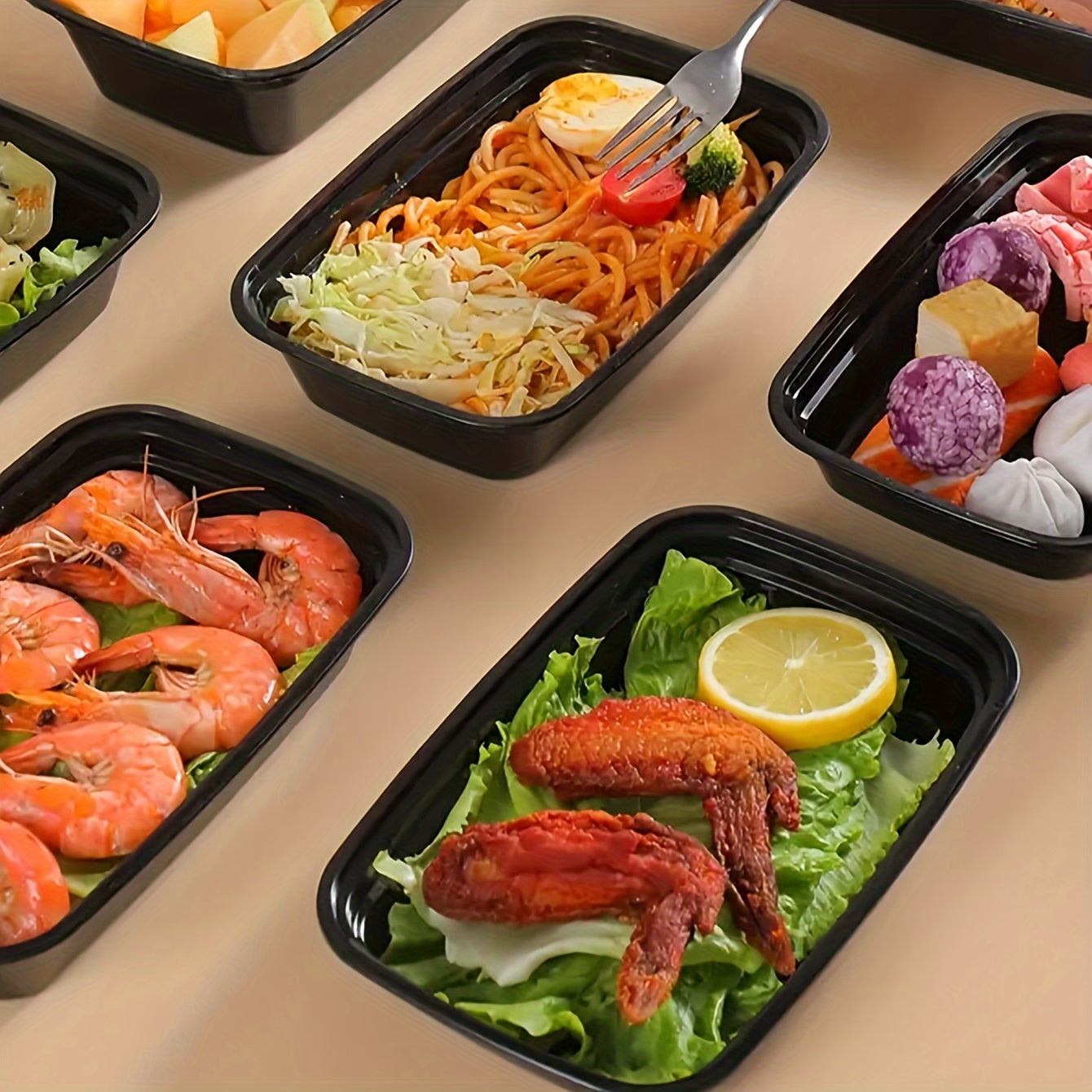 Choose from a set of 5 or 10 clear lunch boxes with secure lids, perfect for takeout or storing food. These BPA-free containers are made from safe PP material and are suitable for a variety of items like side dishes, desserts, snacks, pastries, salads