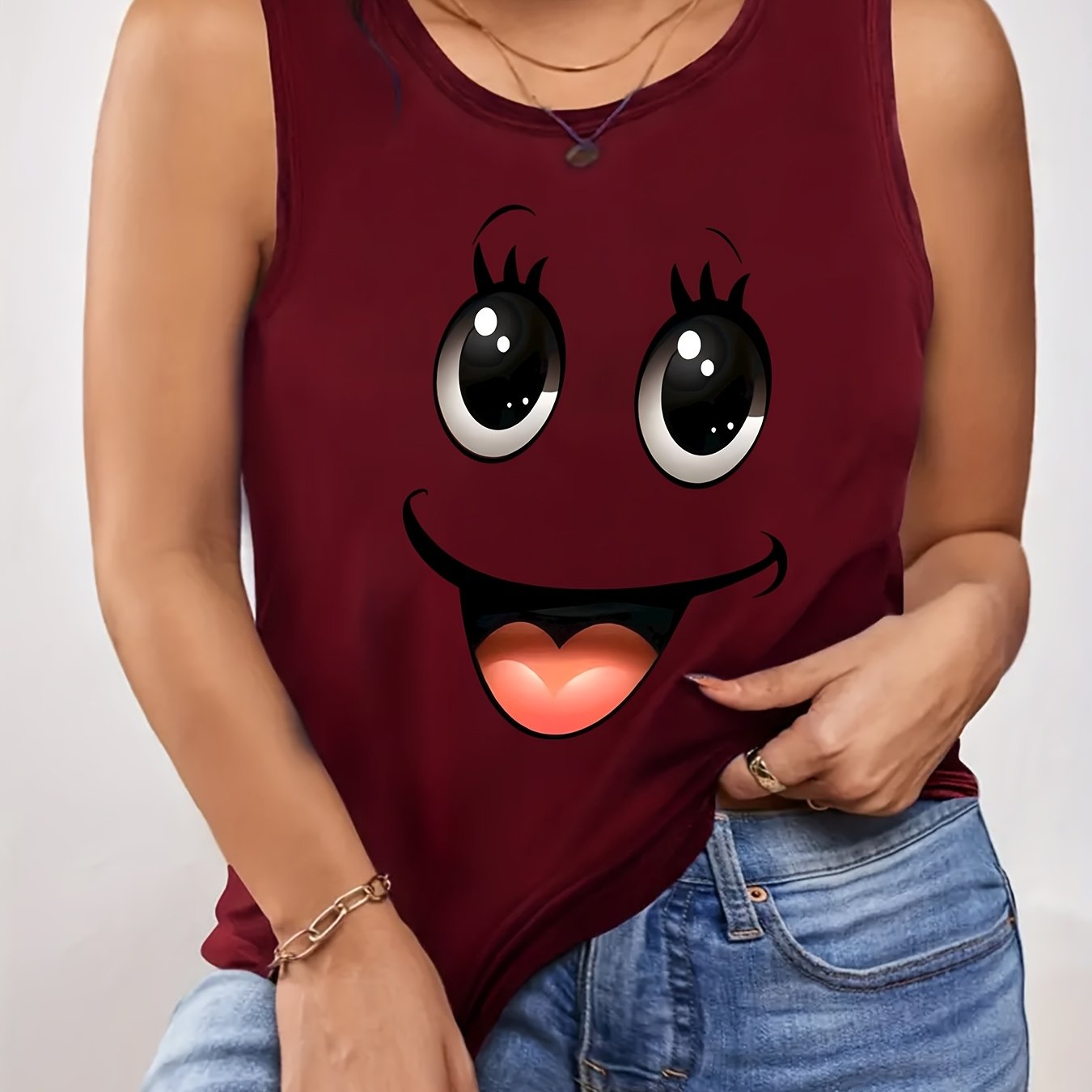 Katta o'lchamdagi ayollar uchun maroon rangidagi tank top, quvonchli yuz printi bilan, yengsiz, dumaloq bo'yin dizayni, cho'ziluvchan polyester aralashmasidan tayyorlangan. Mashinada yuvish mumkin.