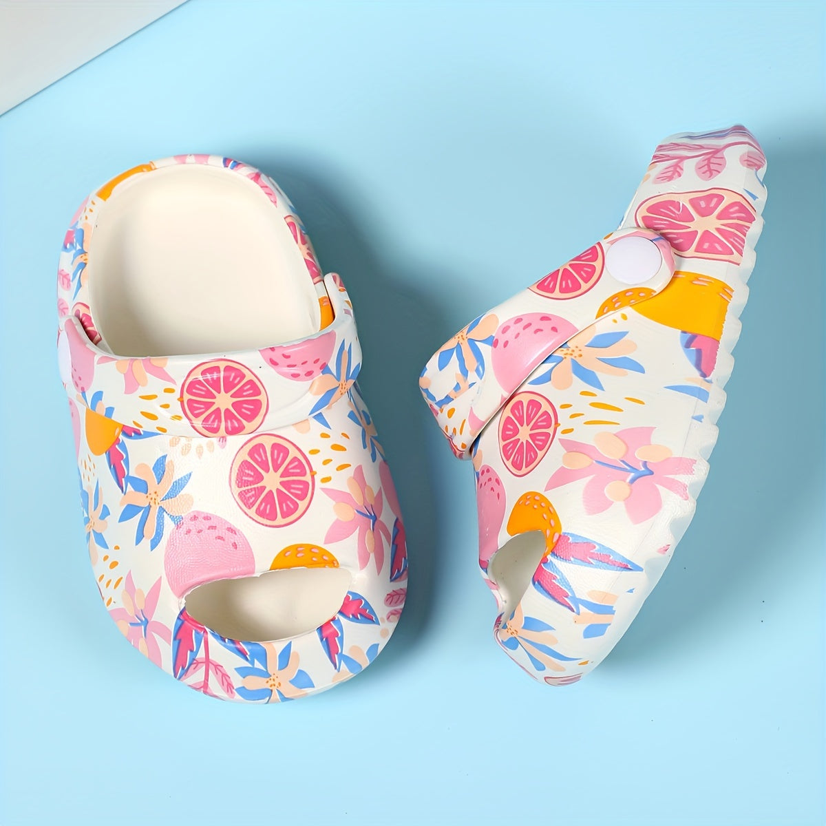 Stylish patterned clogs for girls, perfect for indoor and outdoor wear.