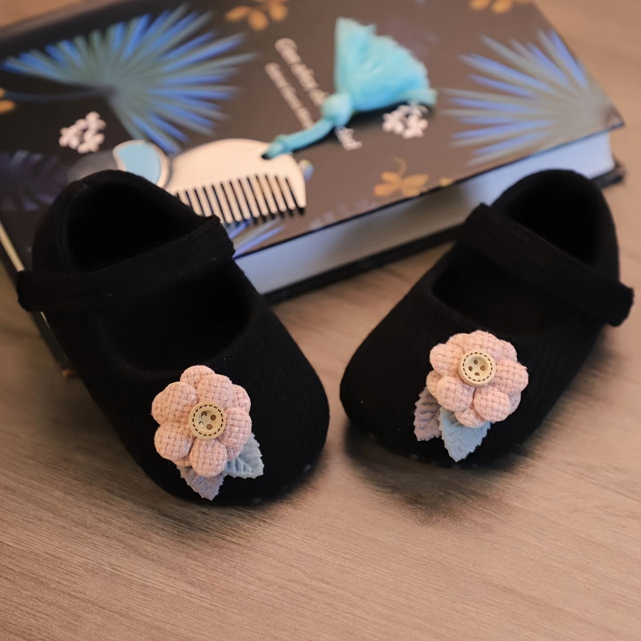 Soft sole princess shoes for baby girl, suitable for newborns up to 6 months. Ideal for spring and summer, breathable and comfortable step-in style.