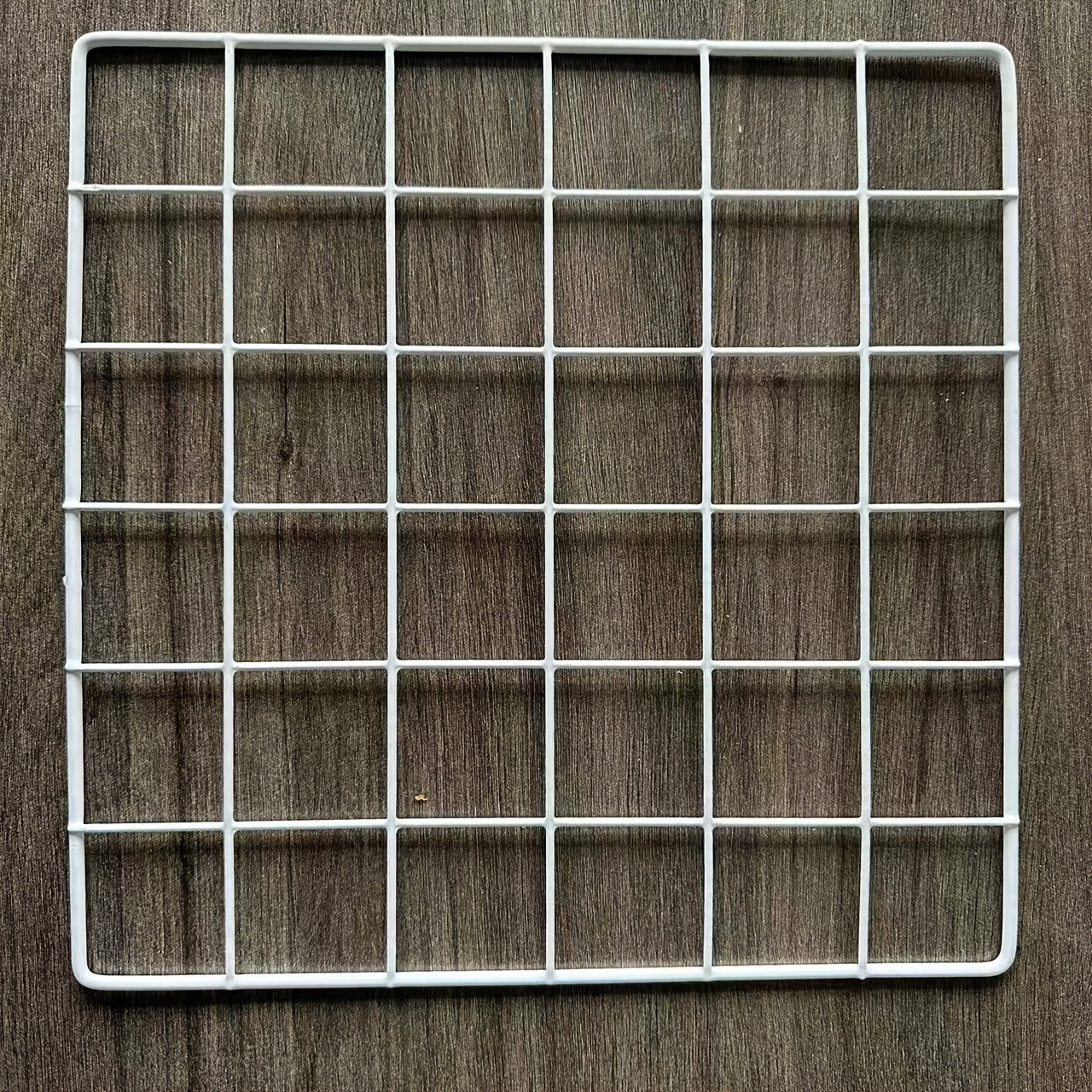 Stylish Nordic metal grid panel – ideal for teens' rooms as a photo display or decorative shelf for gifting on special occasions like Christmas, Mother's Day, and graduation.