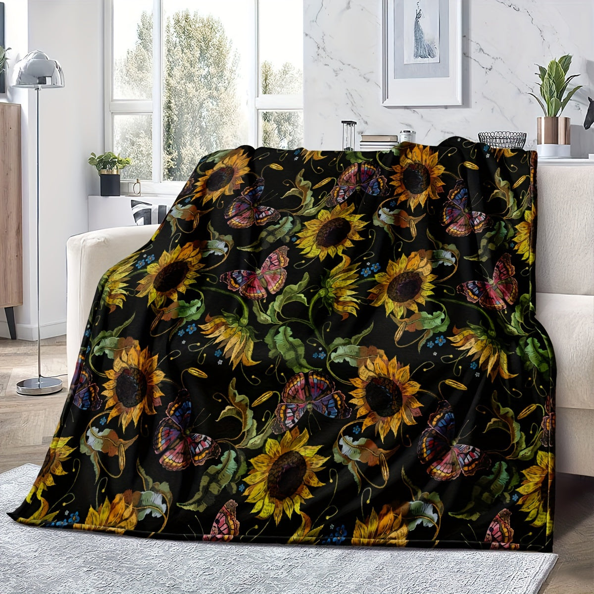 One piece of a Sunflower Throw Blanket made of soft and warm fleece, featuring an all-season floral pattern. This multi-use blanket is a perfect gift for use on the sofa, in the office, on the bed, or while camping. It is crafted from 250-300g superfine