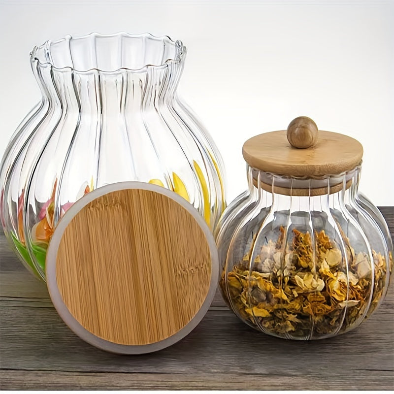 Glass storage jar with bamboo lid featuring stripes - perfect for storing tea, snacks, seasonings, and candy in the kitchen or dining room. Can be used multiple times.