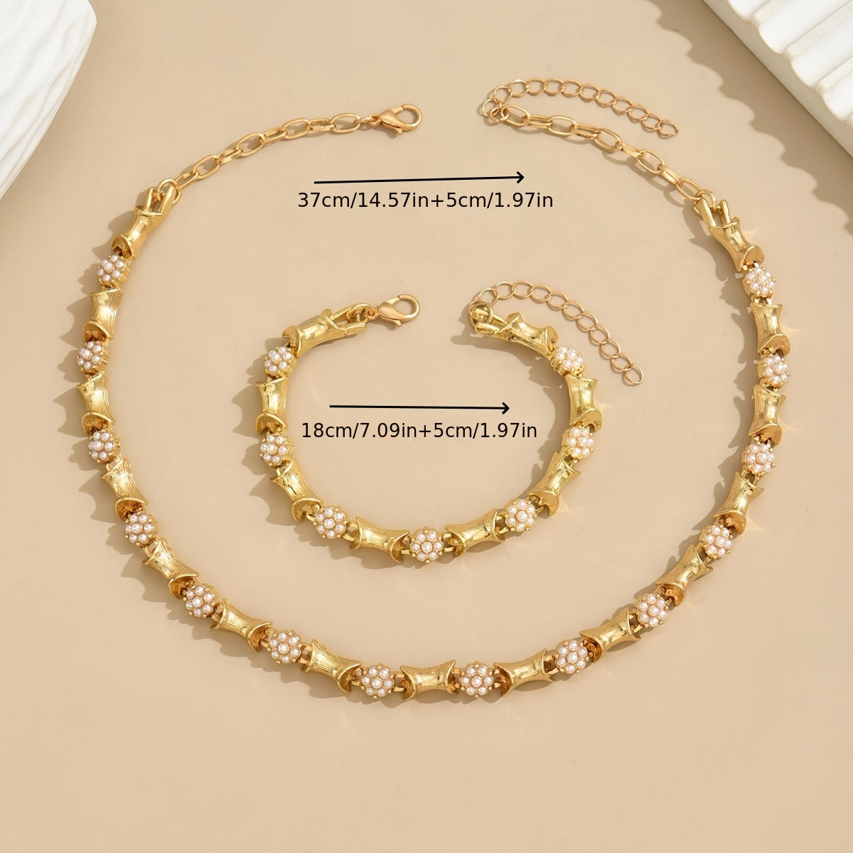 Stylish and elegant Jewelry Set made of Zinc Alloy with 18K Gold Plating and Imitation Pearls - Includes a Fashionable Bracelet and Choker Necklace perfect for both casual and vacation outfits