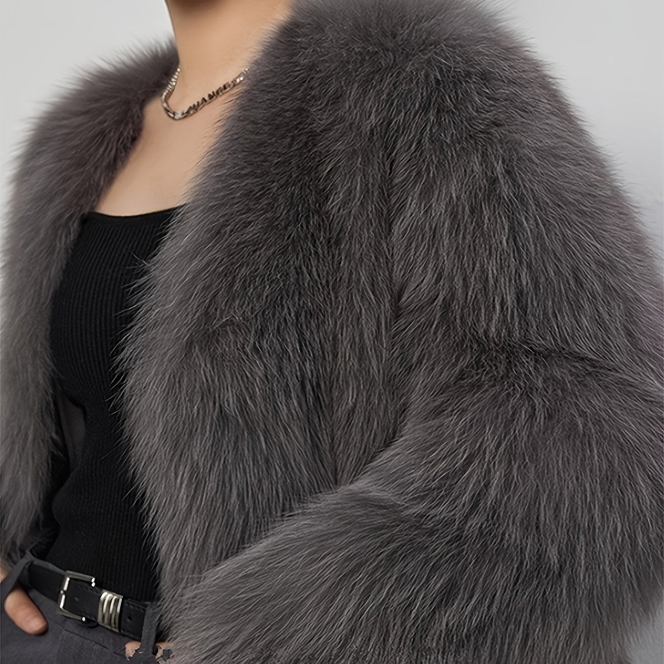 Stylish women's jacket in light gray faux fur with long sleeves, perfect for fall and winter. Made of soft polyester with knit fabric detailing.