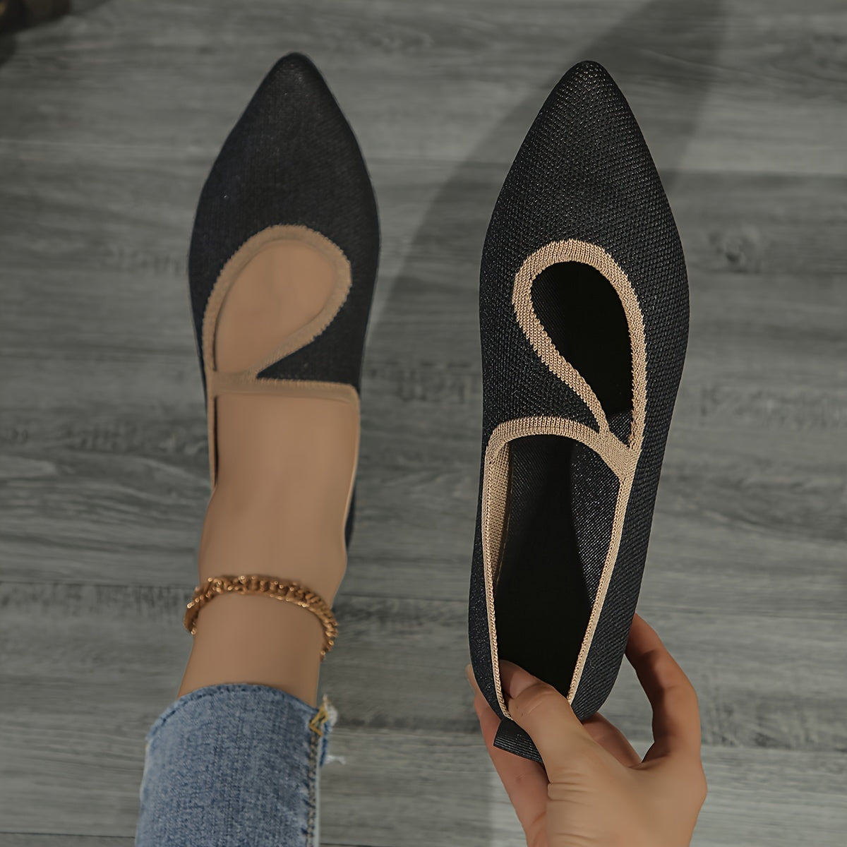 Stylish slip-on flats for women with breathable, comfortable pointed toe and soft sole suitable for all seasons.