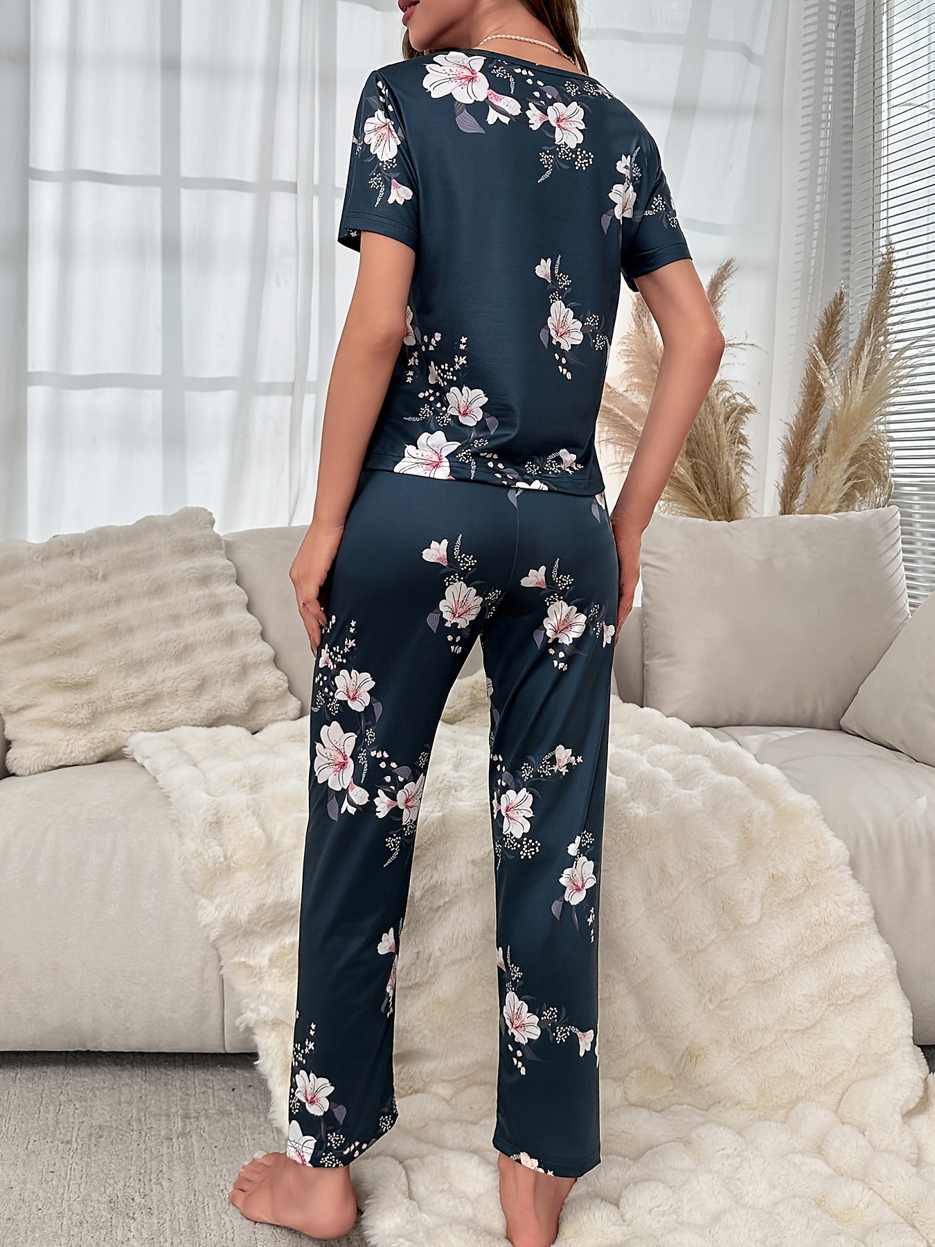 Women's floral print pajama set with short-sleeve top and elastic waistband pants - perfect for sleepwear and loungewear.