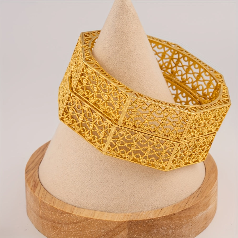 Golden elegance shines through this exquisite hollow open bracelet set, perfect for gifting during Saudi Arabia festival season. This stunning piece is a must-have for women's fashion, whether as a hand ornament for a Dubai bride or to add a touch of