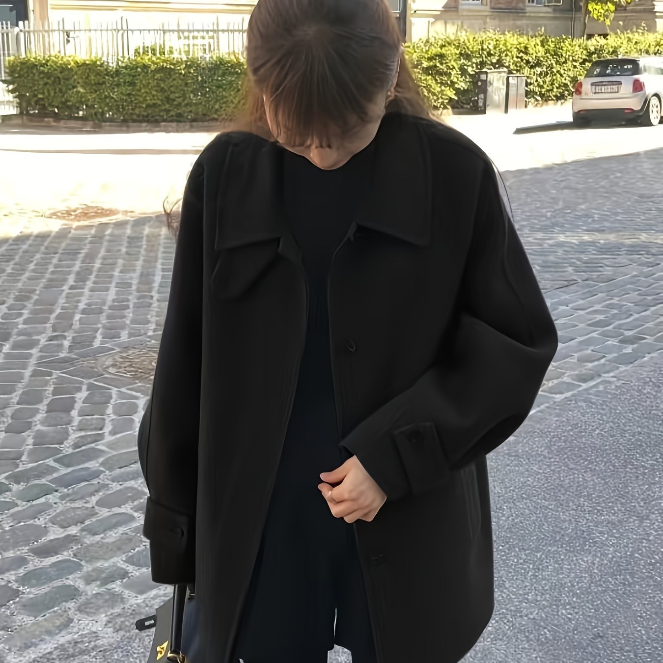 Stylish petite black coat with vintage collar, single-breasted buttons, invisible pockets - ideal for casual yet elegant Fall/Winter look inspired by French fashion.