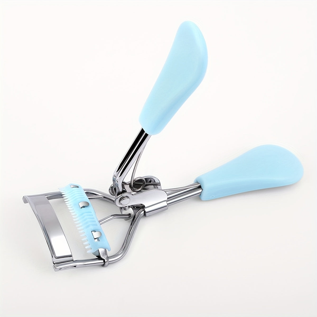 Compact eyelash curler with stainless steel curler and comb for lasting curl, ideal for daily use to enhance lashes.