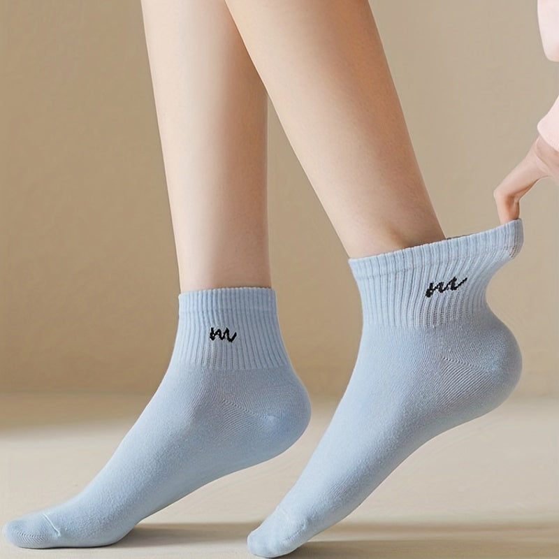 7 pairs of women's mid-calf rib-knit socks in trendy candy colors with solid color and letter detail, made of 95% polyester and 5% spandex. Medium crew length with 300g/m² knit fabric.