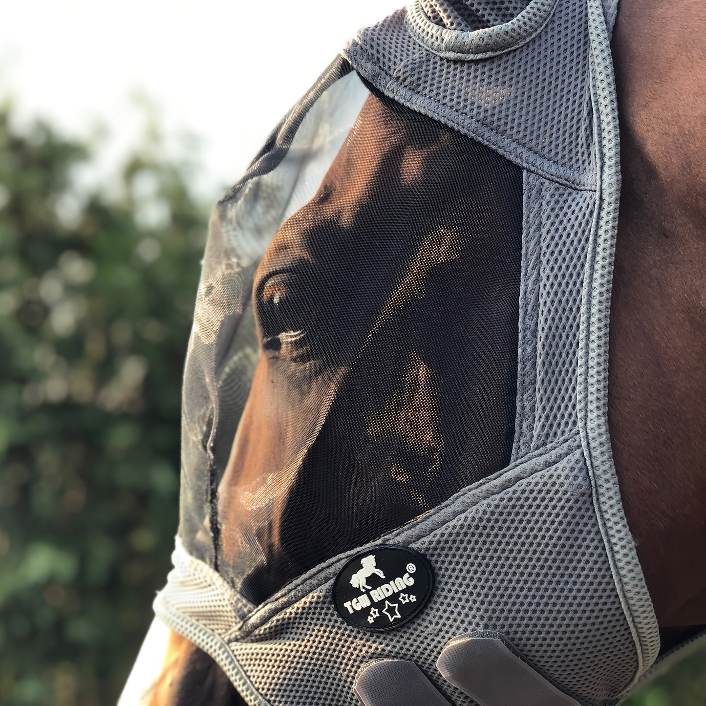 Mosquito and fly horse mask offers 86% UV protection, breathable 3D mesh with high elasticity.