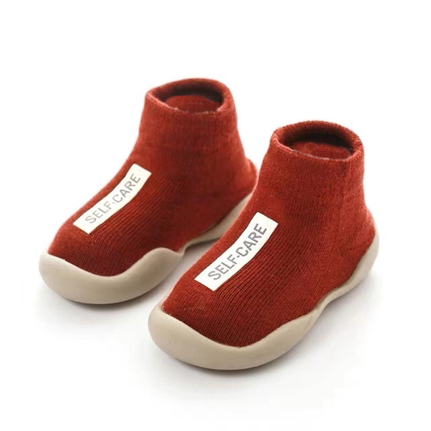 Boys' slip-on sock shoes: comfortable, breathable, non-slip for indoor use all year round.