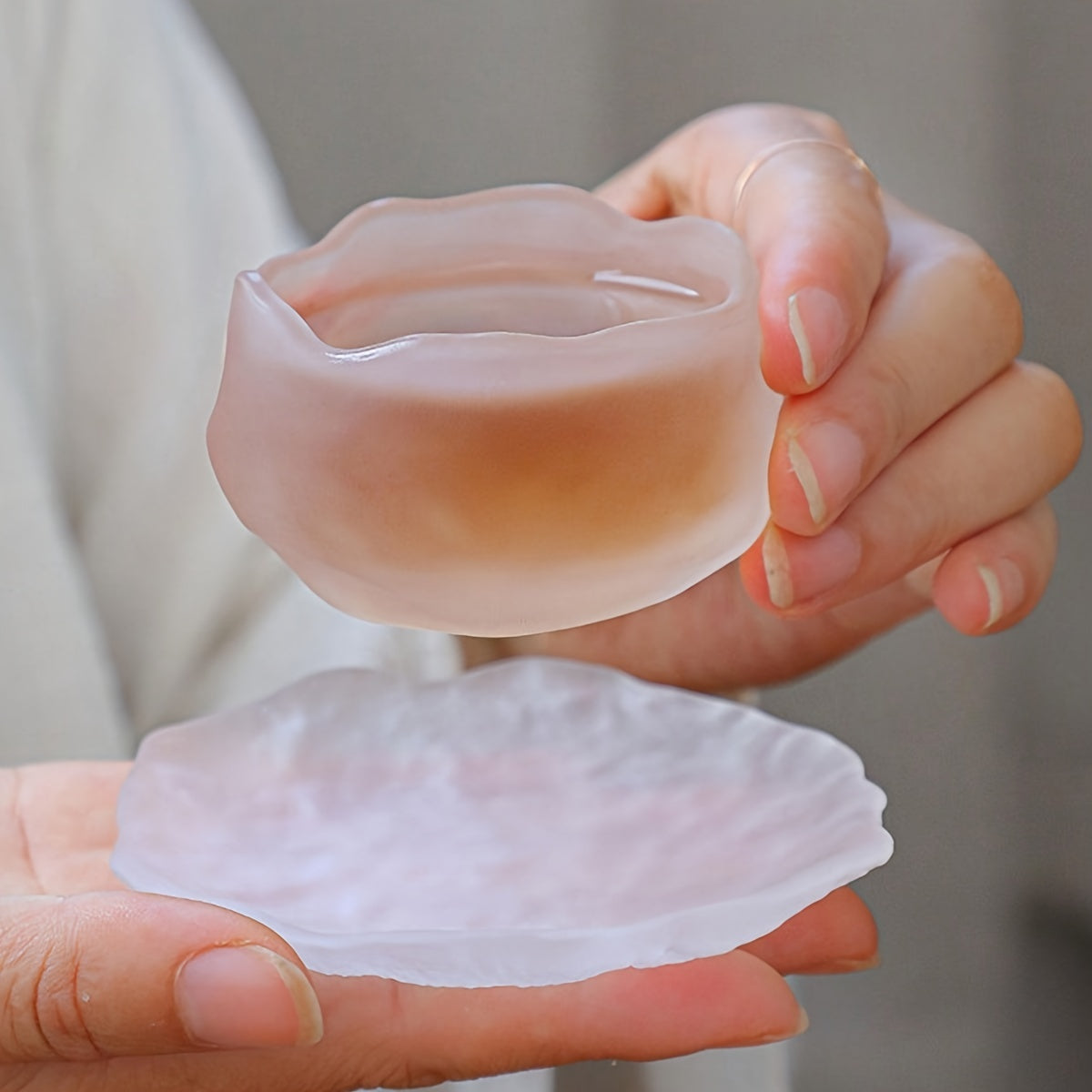 Irregular glass tea cup set with cup mat, perfect for hot drinks and a great gift for the holidays.