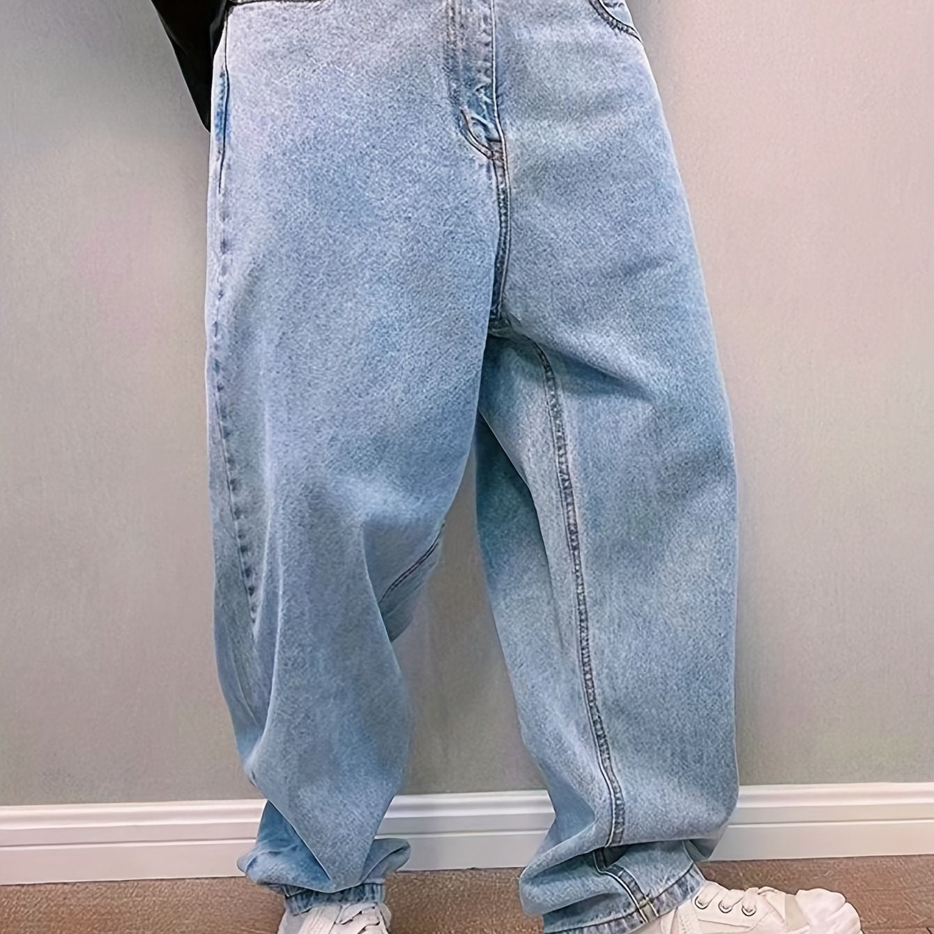 Spring and Summer 2024 Men's Light Blue Washed Denim Pants, Loose-Fitting Casual Street Style Jeans.