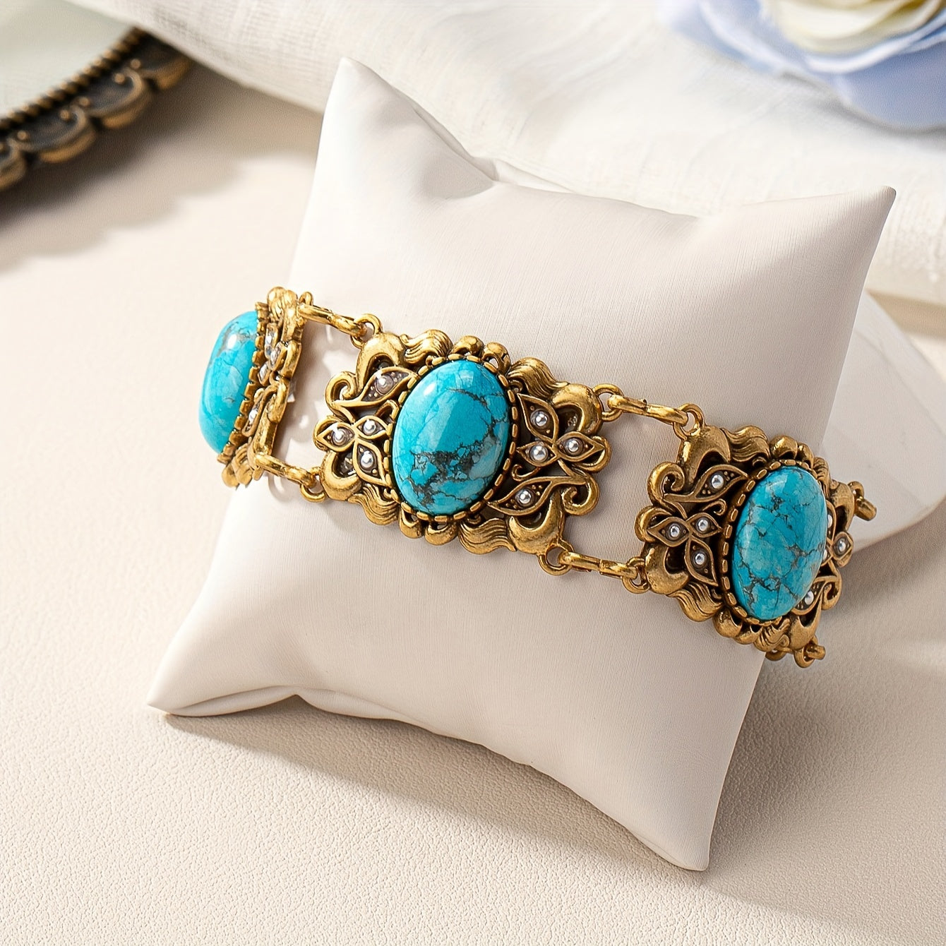 Elegant Vintage Copper Turquoise Bracelet with Ethnic Style, Fashionable Retro Pattern - A Stylish Accessory for Women