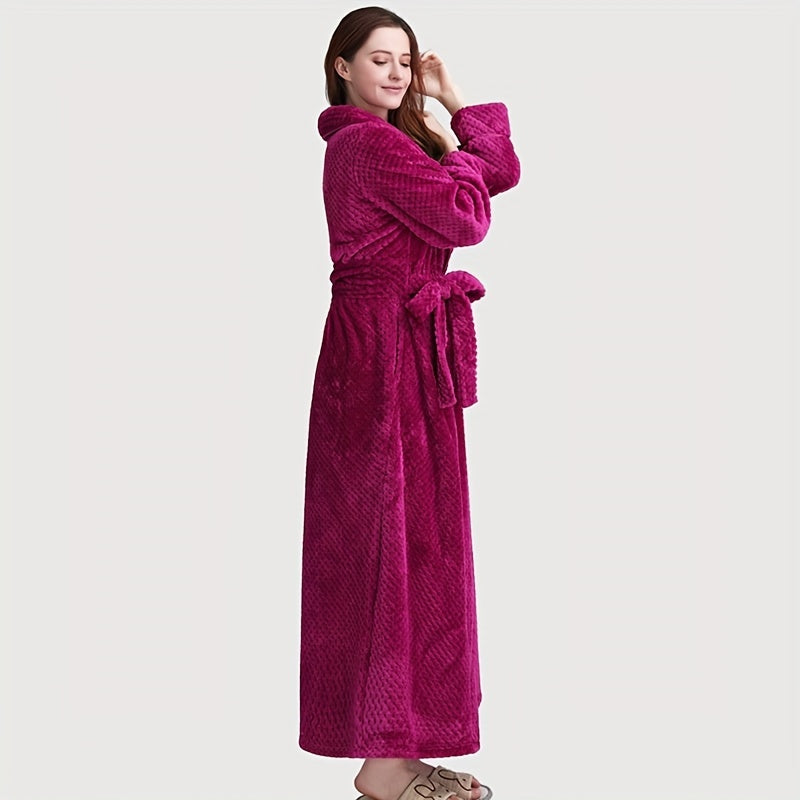 Thick flannel bathrobe with long sleeves and soft coral velvet, ideal for lounging at home or after bathing.