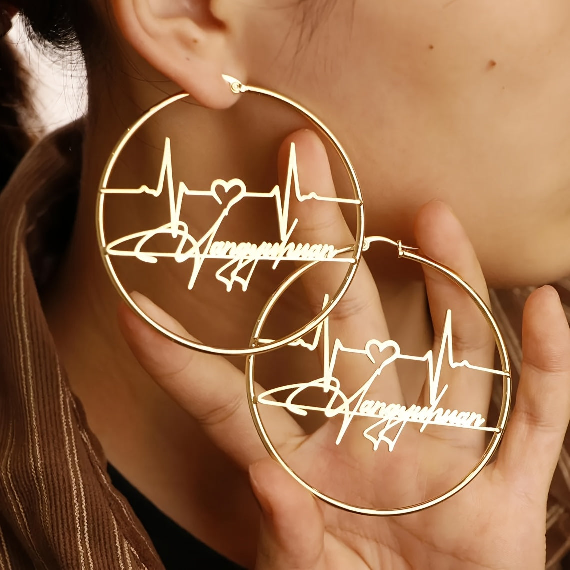 Unique set of personalized heartbeat earrings - Stylish and alluring gold-toned stainless steel hoop earrings measuring 70mm, featuring a custom handwritten design. Perfect for both casual and formal occasions, these trendy earrings are an essential